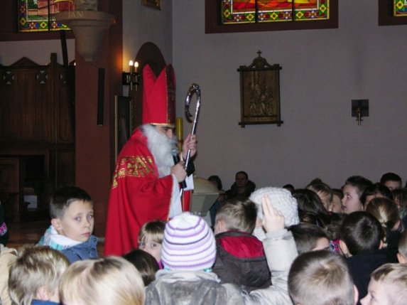 Św. Mikołaj odwiedził naszą parafię - zdjęcie #2