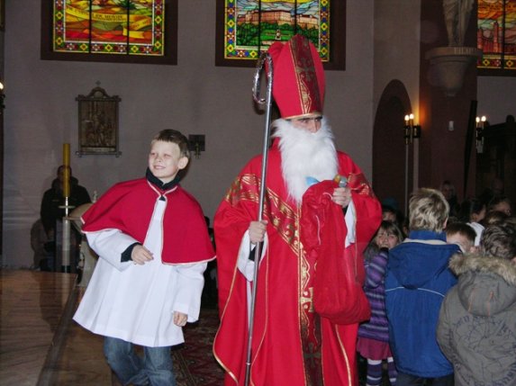 Św. Mikołaj odwiedził naszą parafię - zdjęcie #9