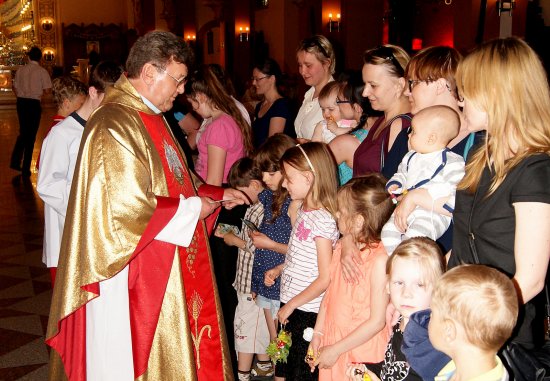 Błogosławieństwo dzieci i procesja eucharystyczna - zdjęcie #28