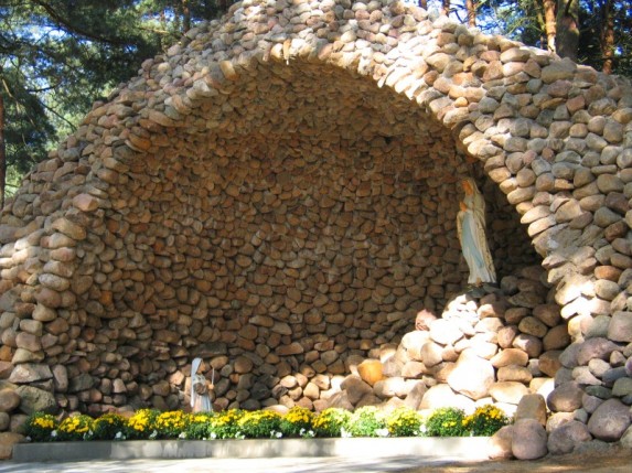 Grota Matki Bożej z Lourdes - zdjęcie #11