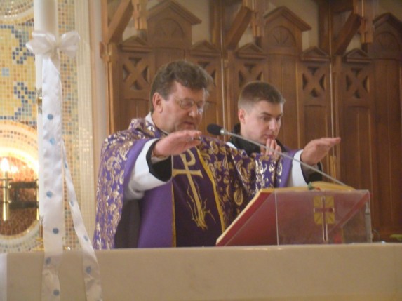 Ministranci pryjęci do służby 29.11.2009 - zdjęcie #34
