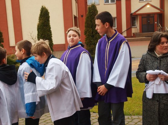 Przyjęcie nowych ministrantów 27.11.2011r. - zdjęcie #1
