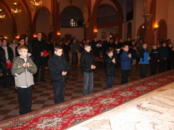Przyjęcie nowych ministrantów 27.11.2011r. - zdjęcie #16