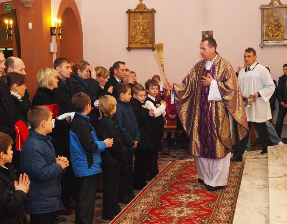 Przyjęcie nowych ministrantów 27.11.2011r. - zdjęcie #22
