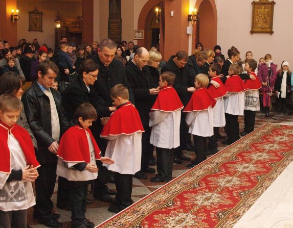 Przyjęcie nowych ministrantów 27.11.2011r. - zdjęcie #28