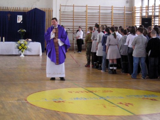 Msza św. za Jana Pawła II w Gimnazjum nr 2 - zdjęcie #11