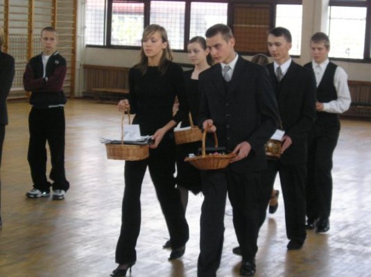 Msza św. za Jana Pawła II w Gimnazjum nr 2 - zdjęcie #9