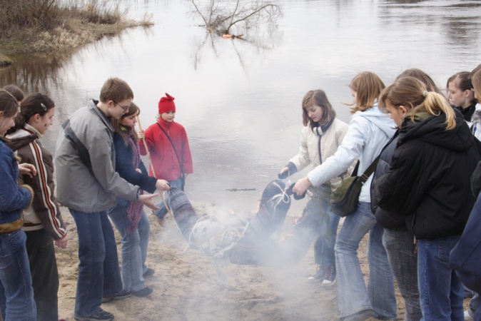 Topienie marzanny 1.04.2006 - zdjęcie #4