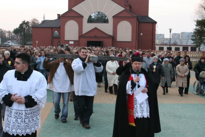 Droga Krzyżowa ulicami ... 12.04.2006 - zdjęcie #33