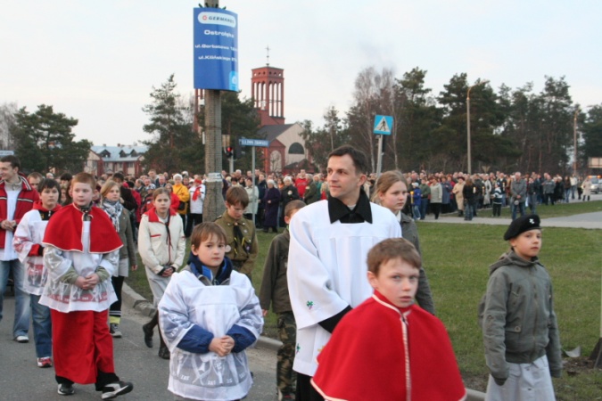 Droga Krzyżowa ulicami ... 12.04.2006 - zdjęcie #30