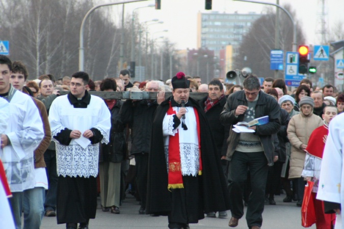 Droga Krzyżowa ulicami ... 12.04.2006 - zdjęcie #29