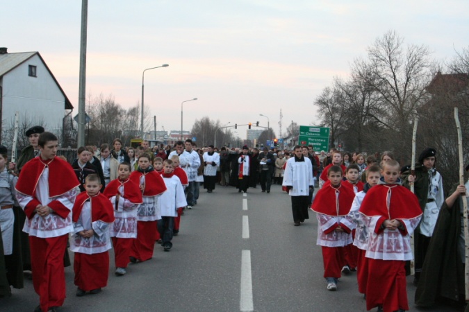 Droga Krzyżowa ulicami ... 12.04.2006 - zdjęcie #28
