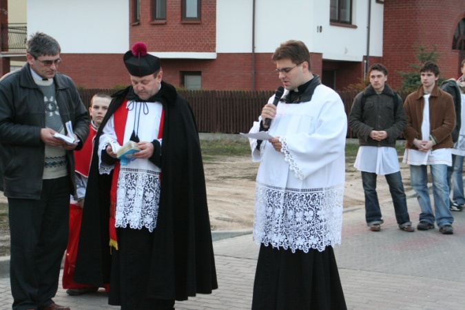 Droga Krzyżowa ulicami ... 12.04.2006 - zdjęcie #23