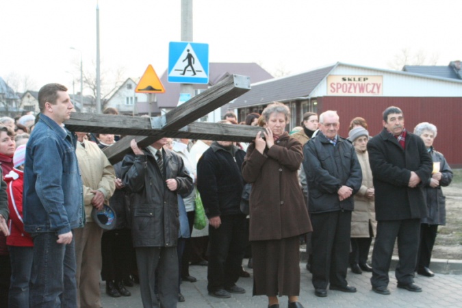 Droga Krzyżowa ulicami ... 12.04.2006 - zdjęcie #22