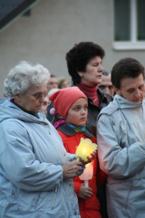 Droga Krzyżowa ulicami ... 12.04.2006 - zdjęcie #16