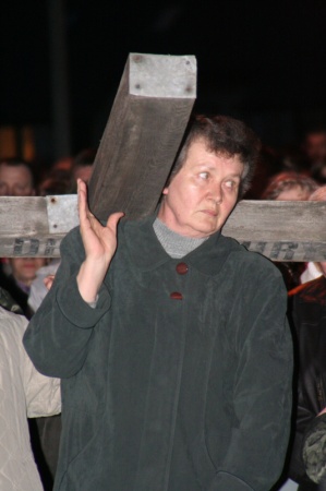 Droga Krzyżowa ulicami ... 12.04.2006 - zdjęcie #7