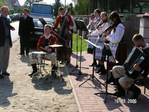 Nadanie imienia Szkole w Dzbeninie 16.09.2006 - zdjęcie #29